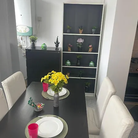 1 Bdrm In Center *