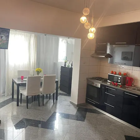 1 Bdrm In Center Boekarest