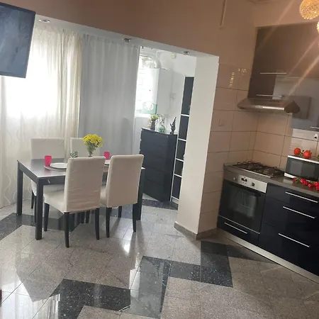 Apartment 1 Bdrm In Center *