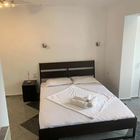 1 Bdrm In Center