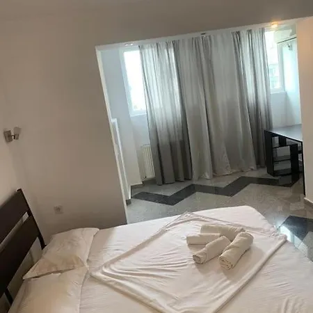 1 Bdrm In Center *
